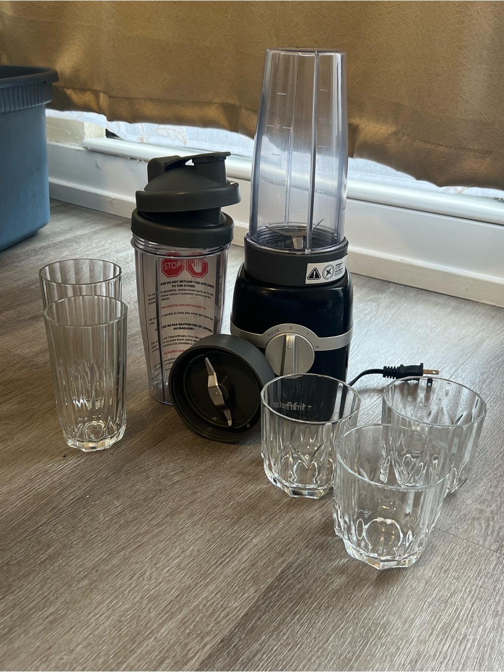 Personal Countertop Blender with Travel Cup and Glasses - Black